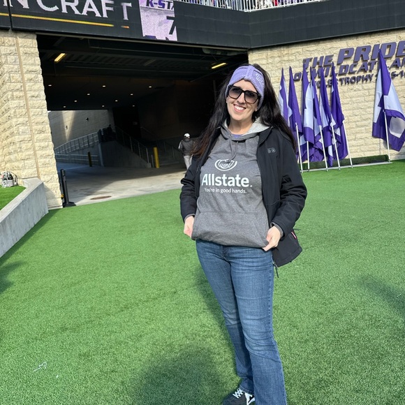 Meet your Posher, Jennifer - Picture 2 of 6